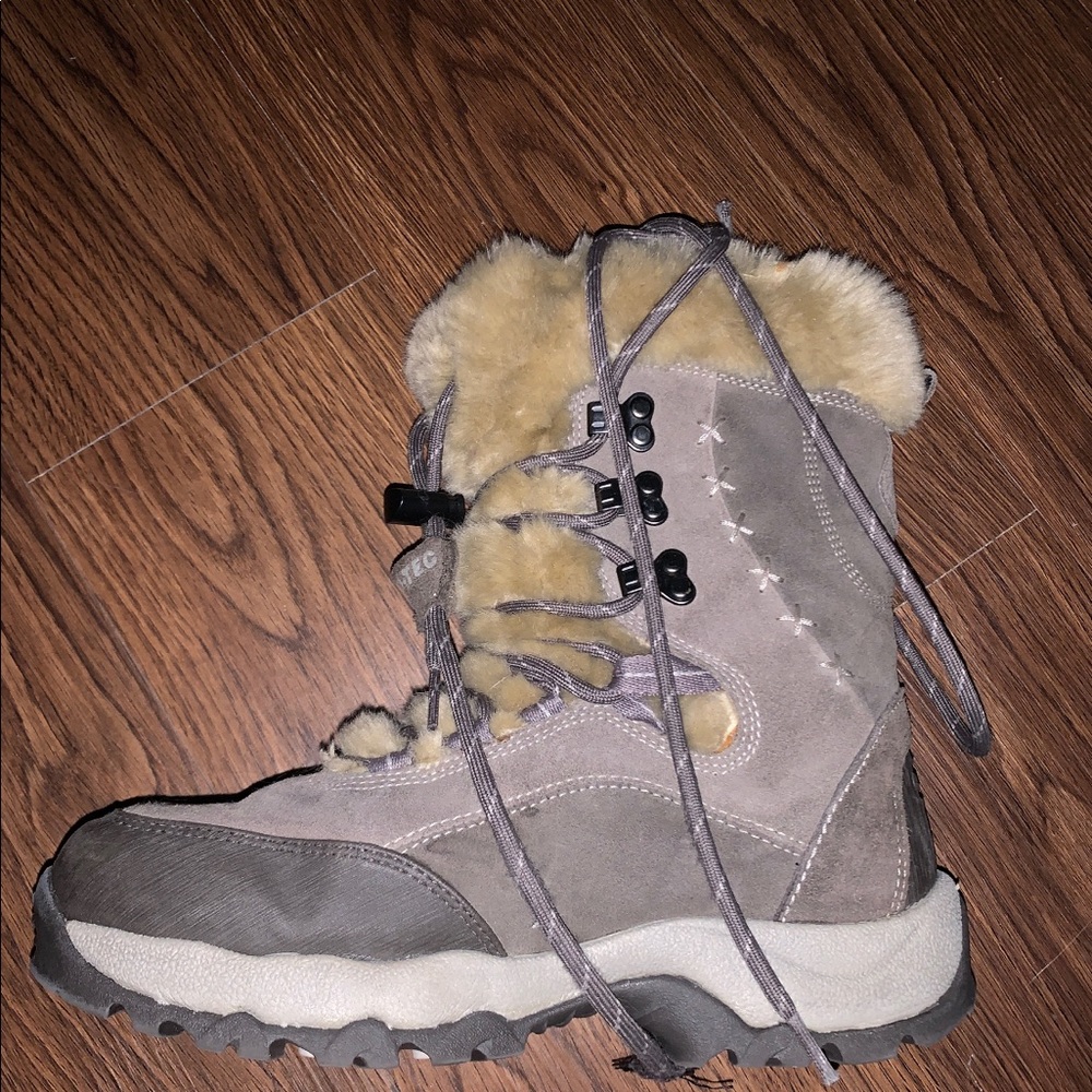 Like new women’s waterproof boots